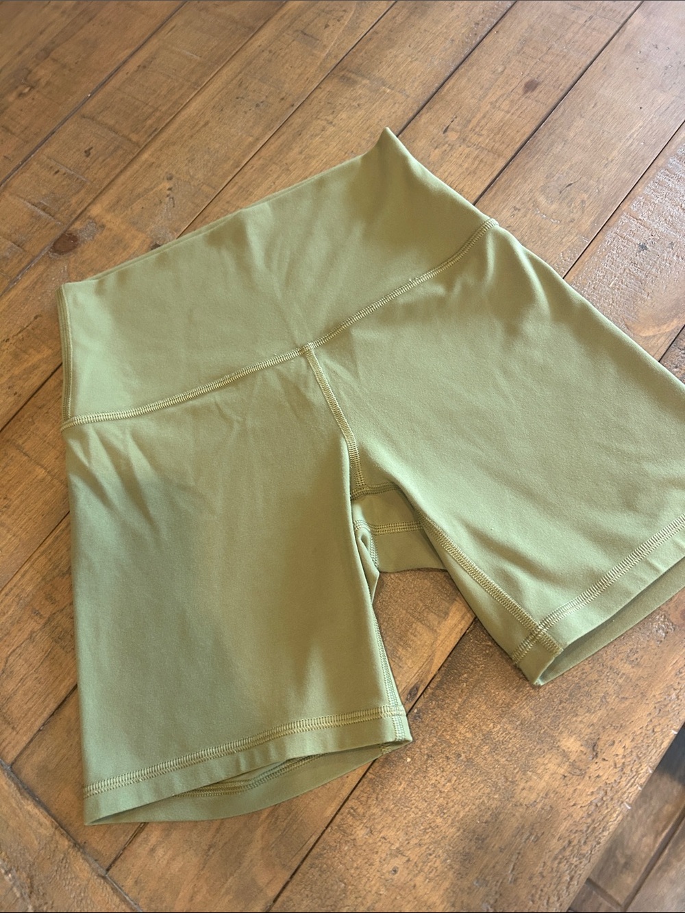 Lululemon High-Rise Green Align shorts
